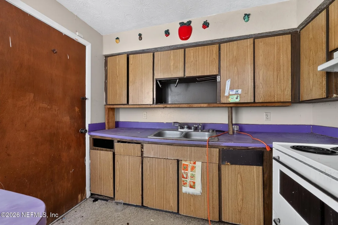 Photo of 4915 CHIVALRY Drive