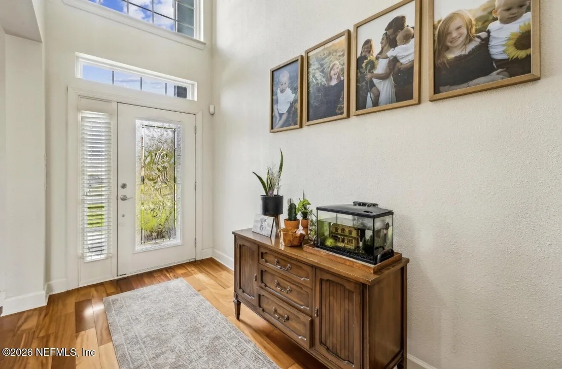 Photo of 1072 MERLIN Point