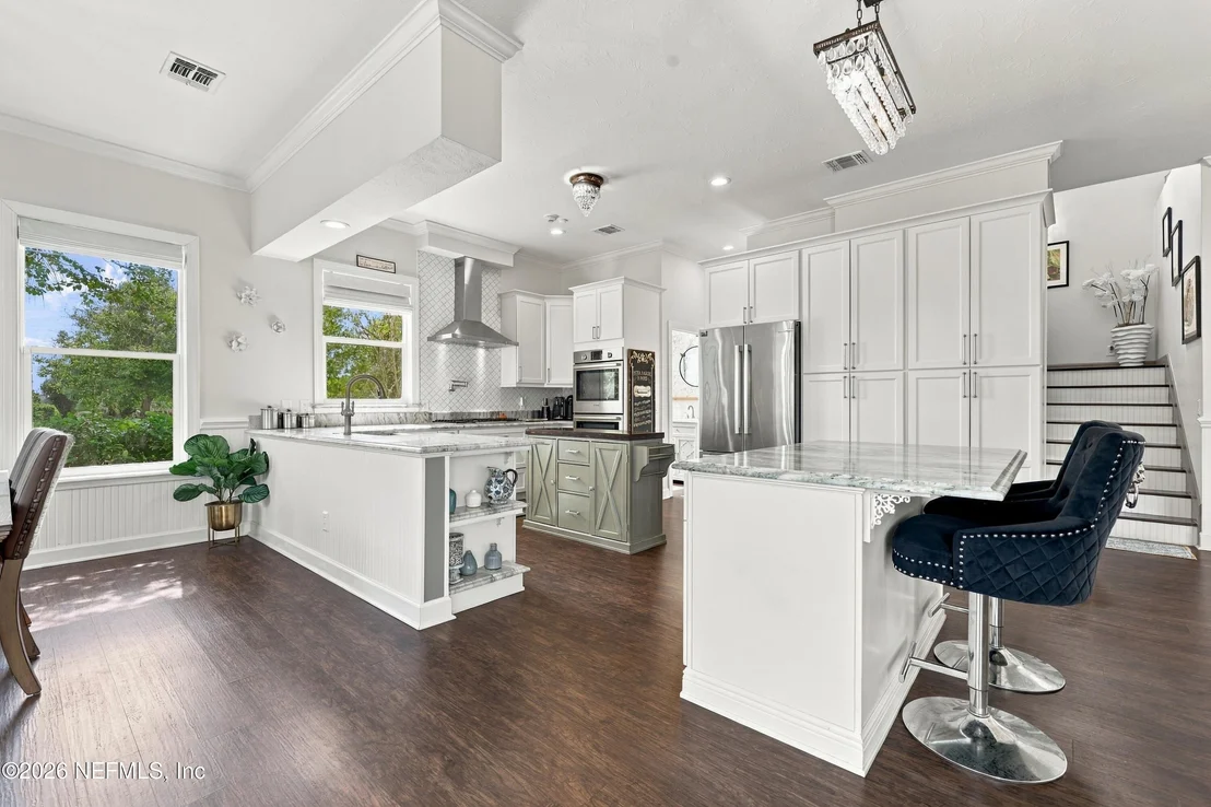 Photo of 500 TURNBERRY Lane