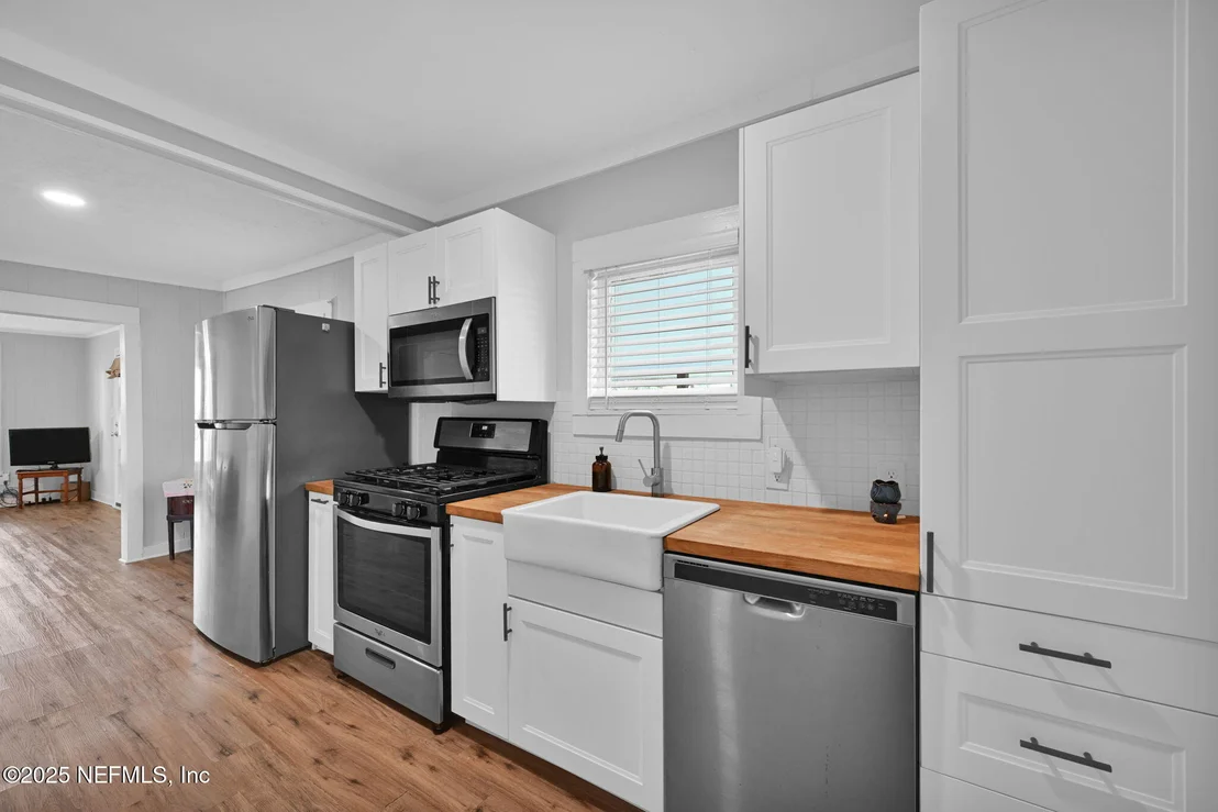 Photo of 430 CENTER Street