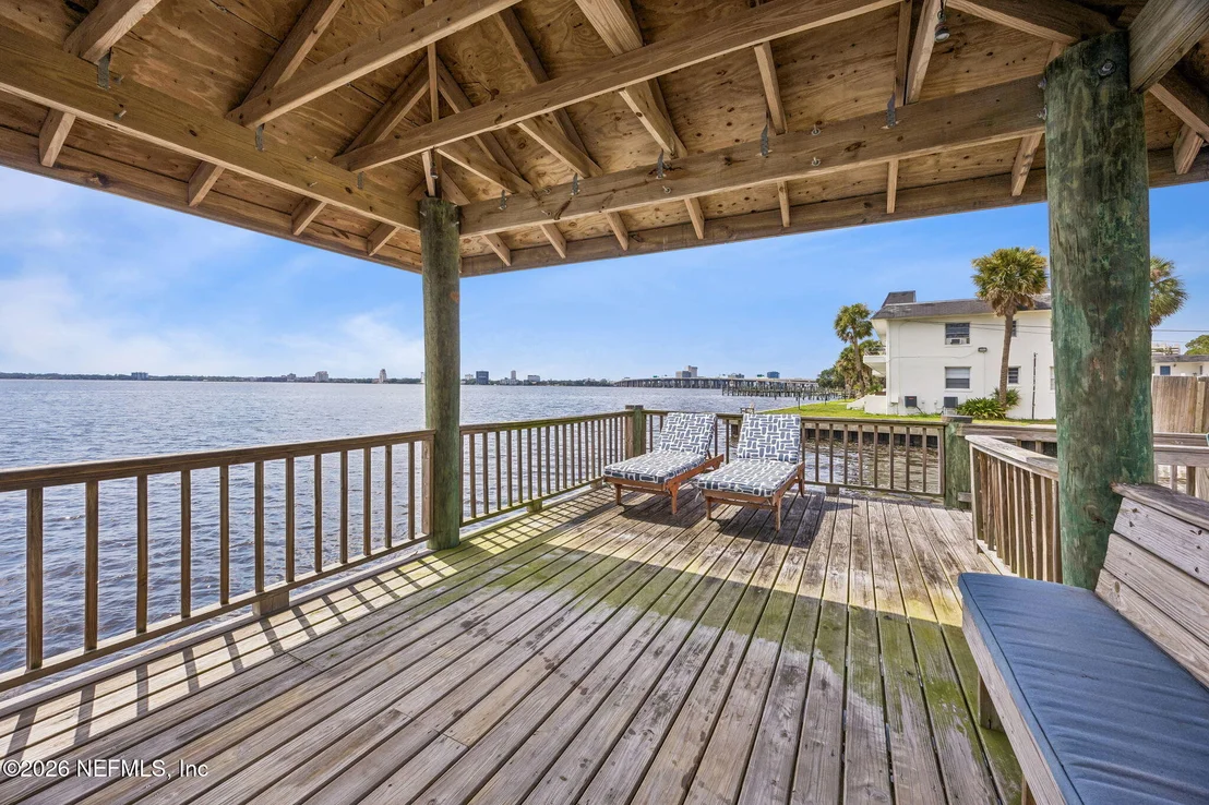 Photo of 1676 RIVER Road