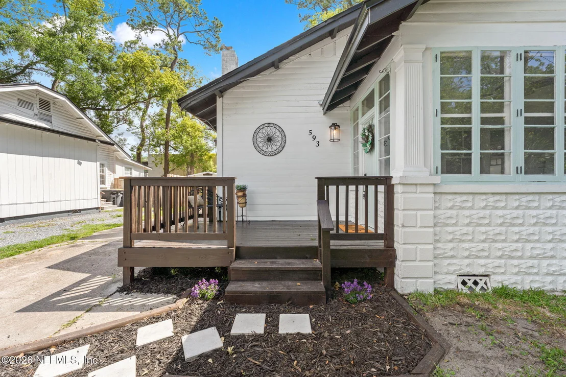 Photo of 593 TALBOT Avenue