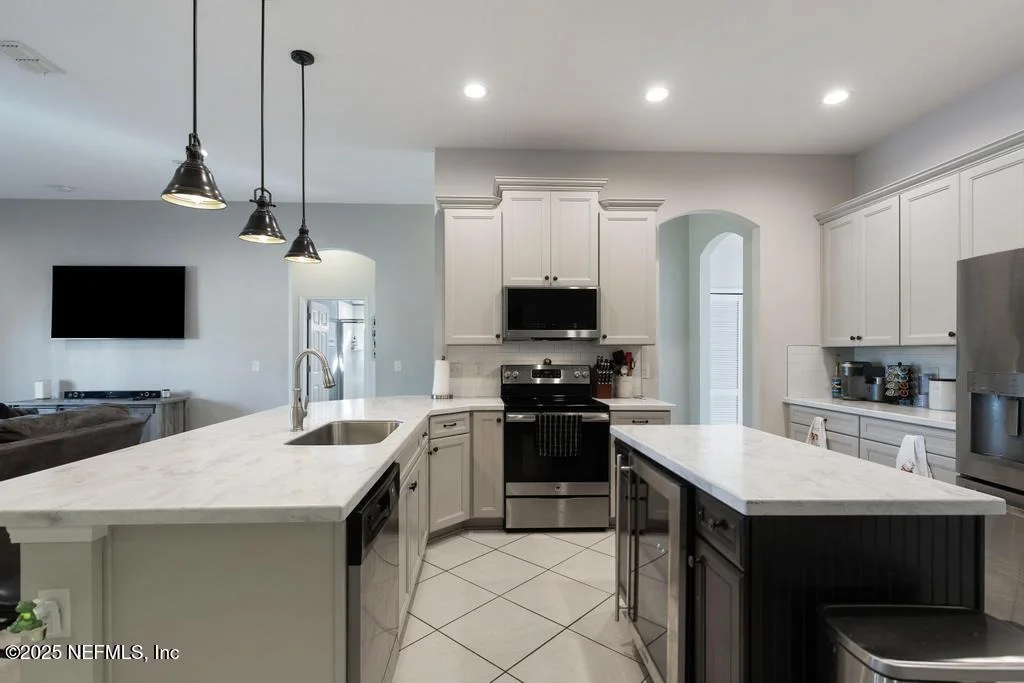 Photo of 10944 LOTHMORE Road