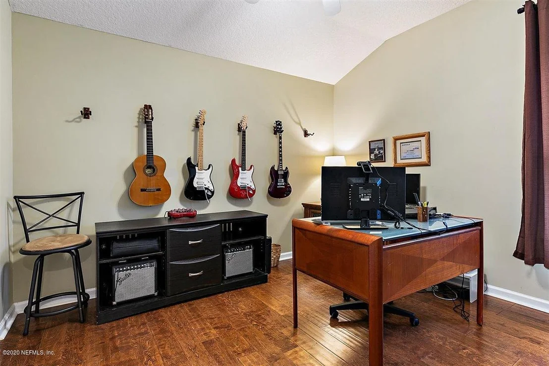 Photo of 204 HOLLAND Drive