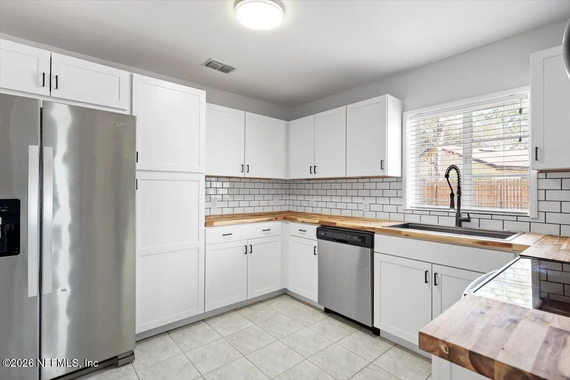 Photo of 9268 HIPPS Road