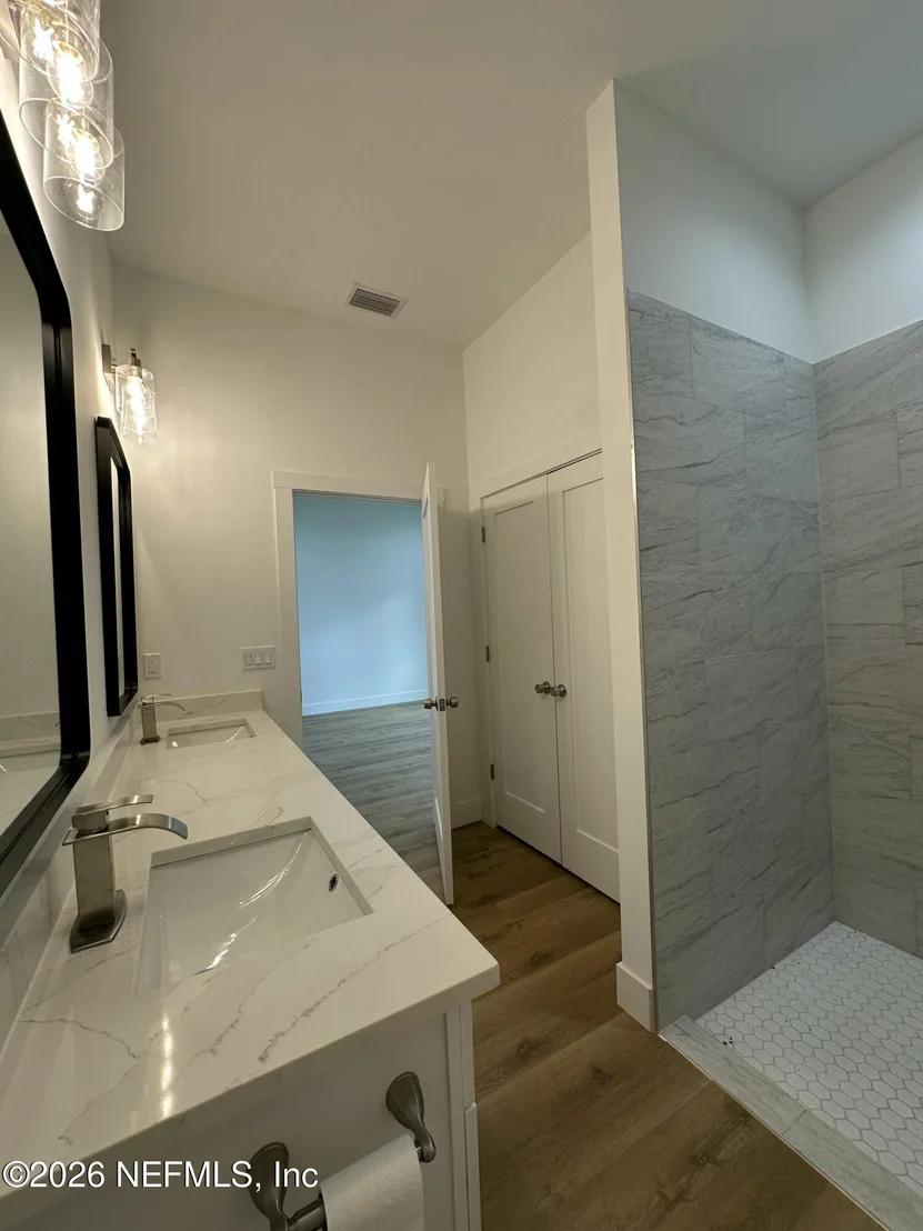 Photo of 57 BARRING Place N