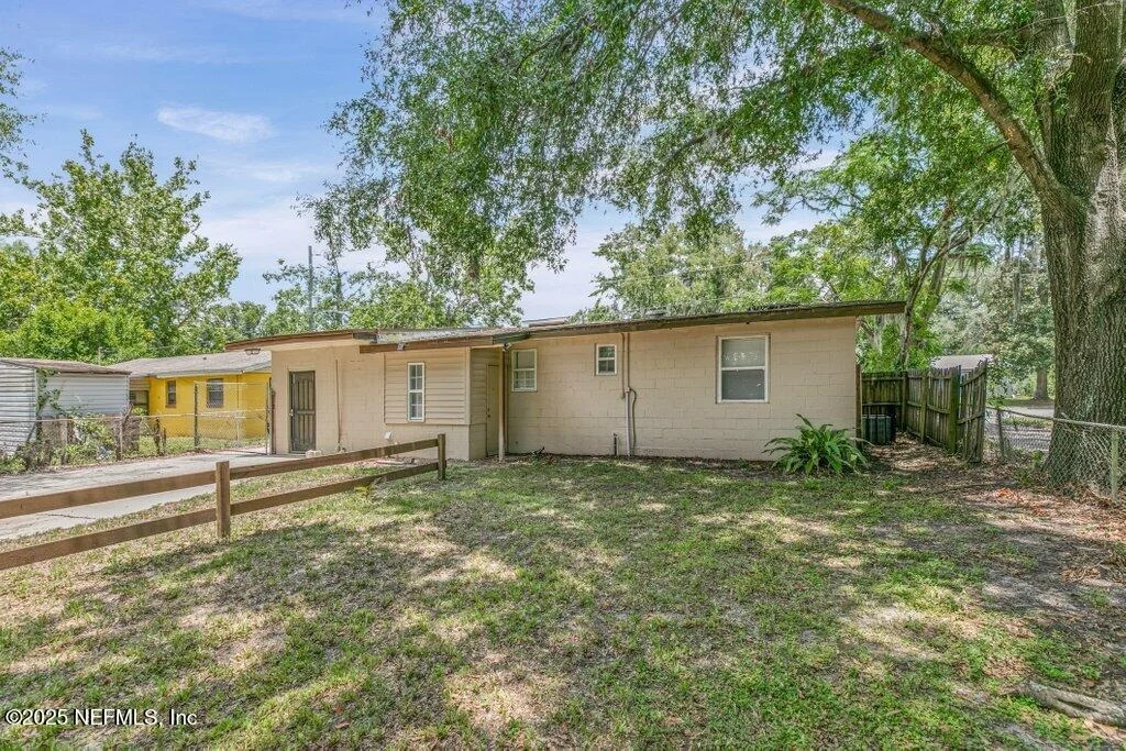 Photo of 2864 LEONID Road