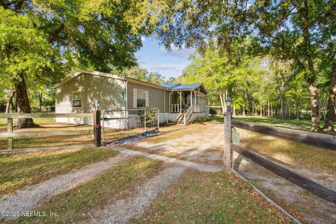 Photo of 812 JONATHAN Road