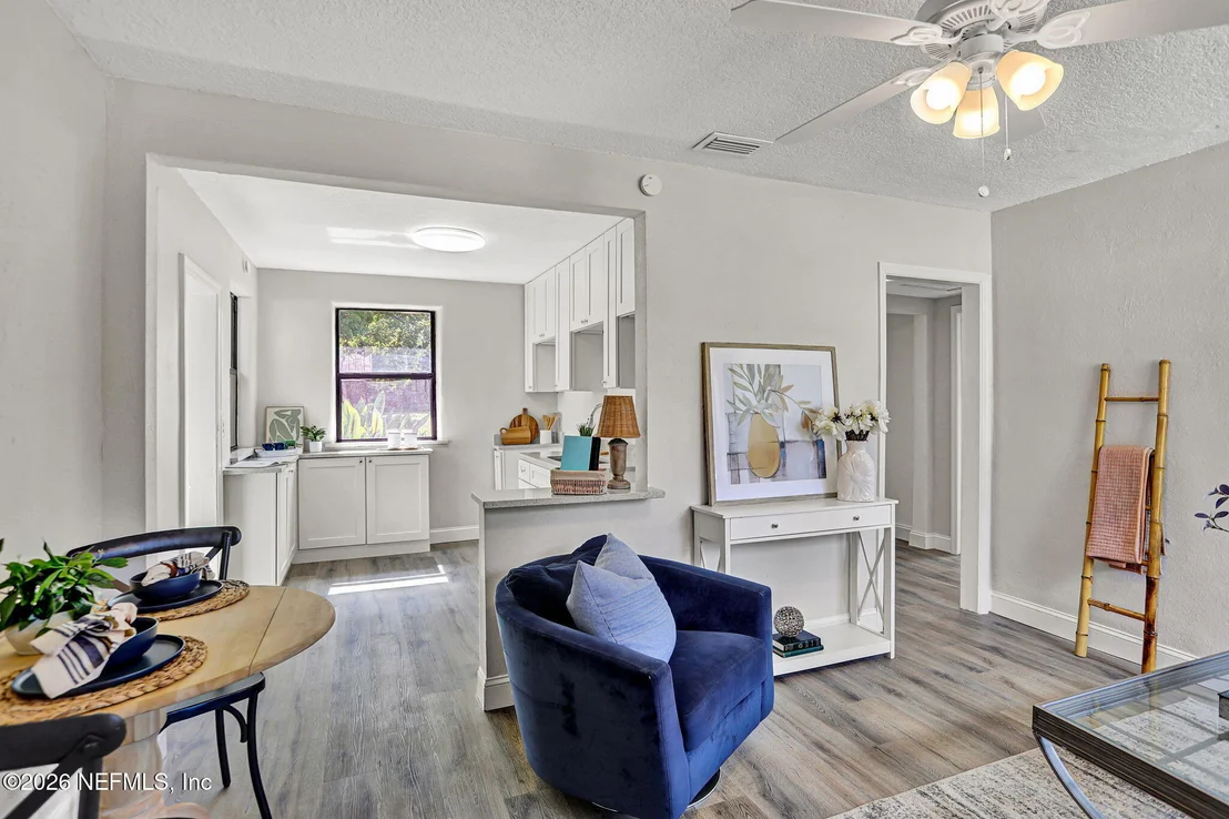 Photo of 2425 HOLMES Street