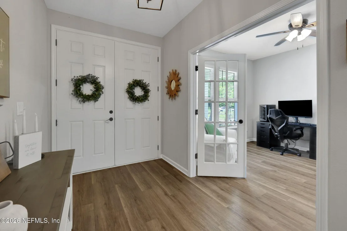 Photo of 98 YARDLEY Court