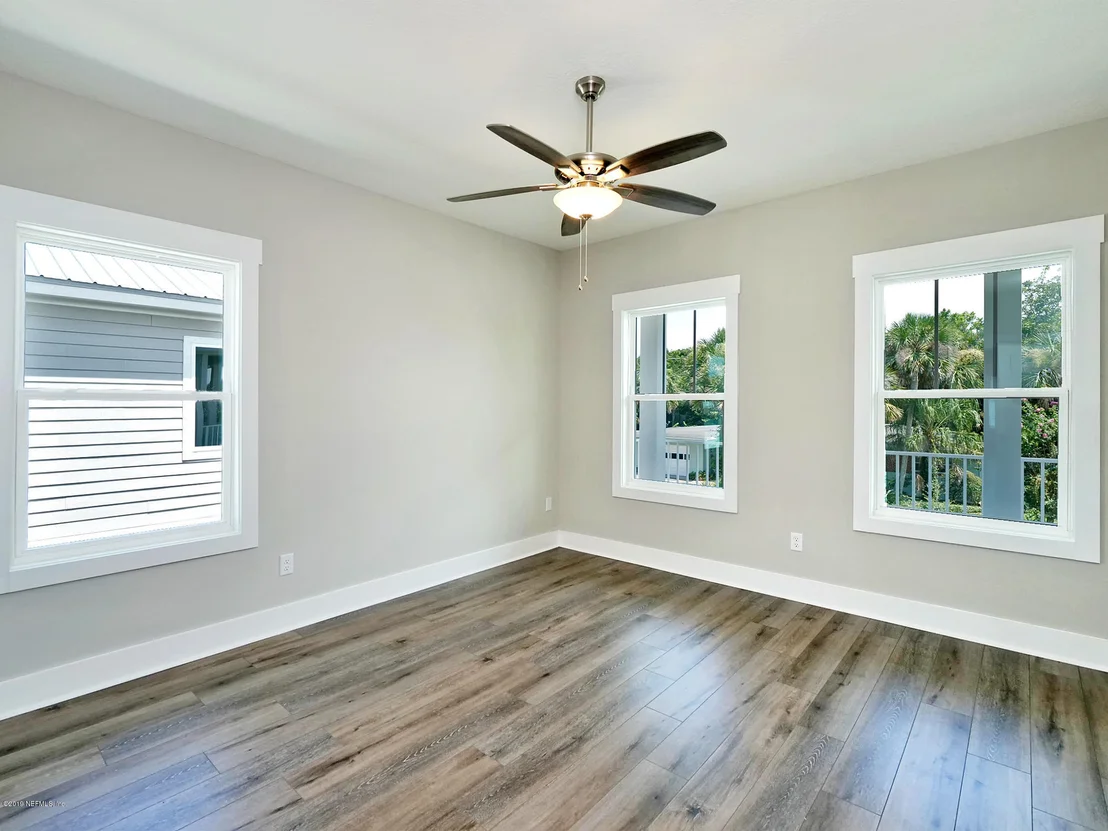 Photo of 232 DAVIS Street