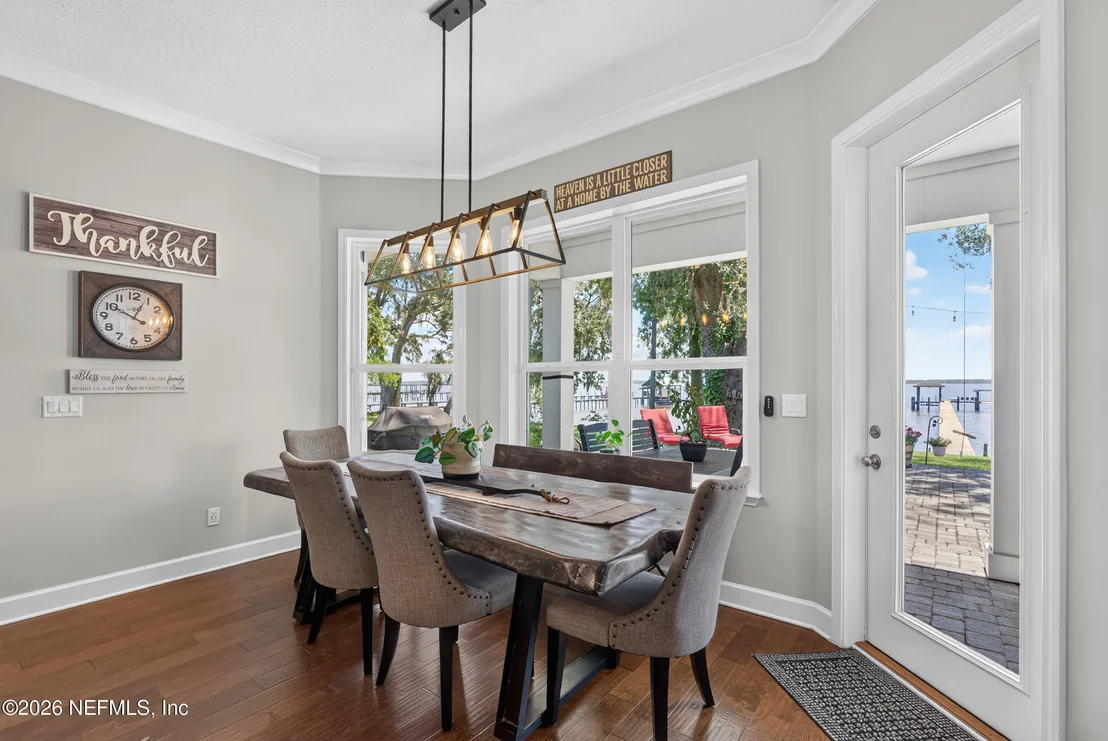 Photo of 239 RIVER Road