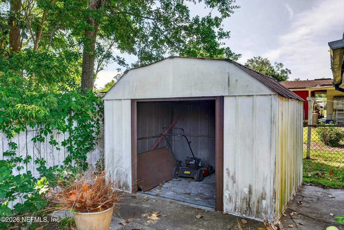 Photo of 7638 CREST Drive N