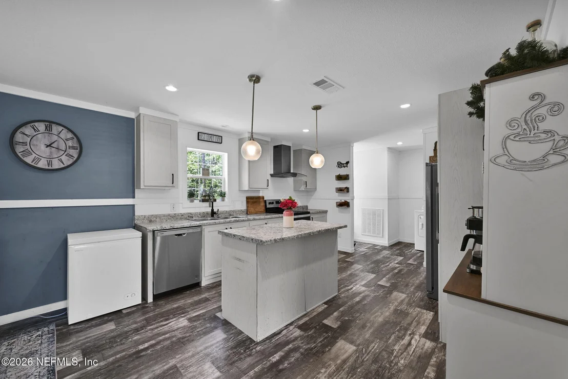 Photo of 540783 LEM TURNER Road