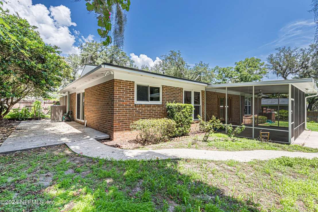 Photo of 2901 PACES FERRY Road S