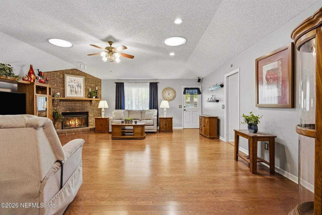 Photo of 752 CAMERON Drive