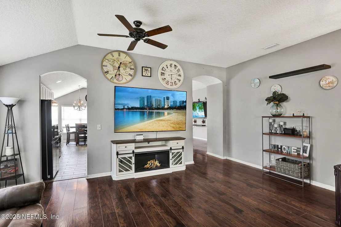 Photo of 1709 WINDOVER Place