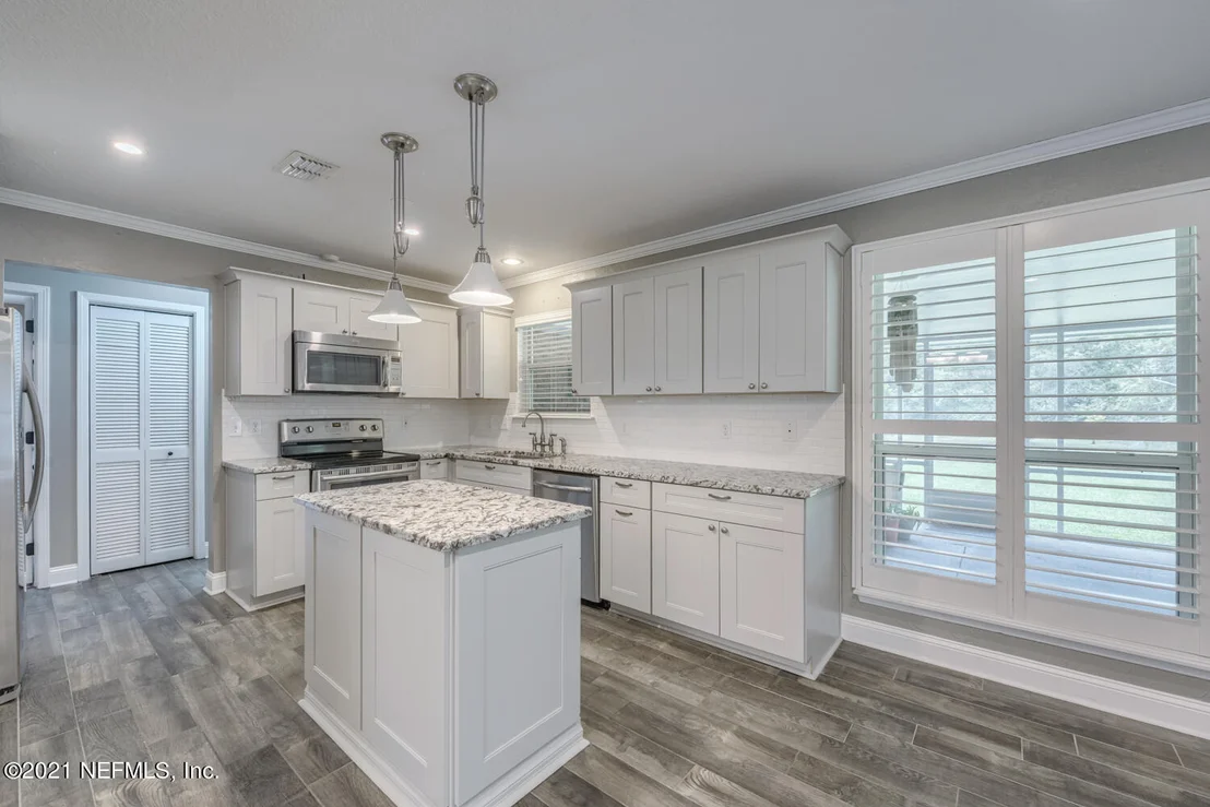 Photo of 370 CIRCLE Drive W
