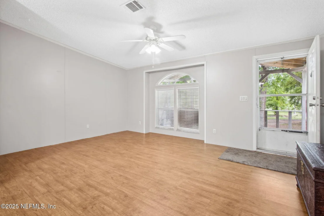 Photo of 812 JONATHAN Road