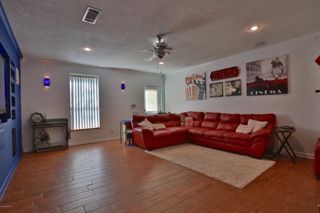 Photo of 4340 QUEENSWAY Drive