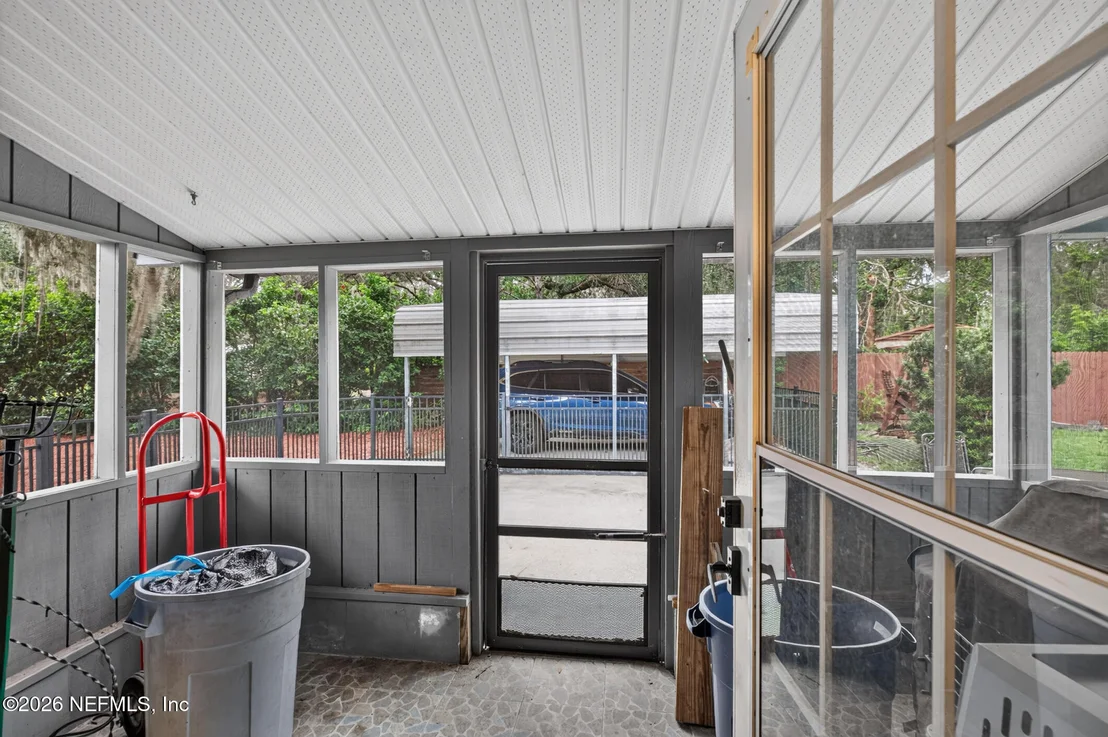 Photo of 657 SE 2ND Avenue