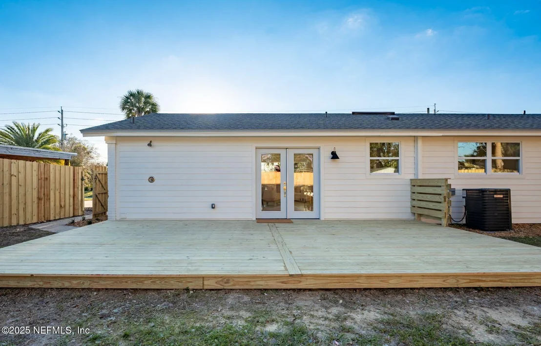 Photo of 423 ROYAL PALMS Drive