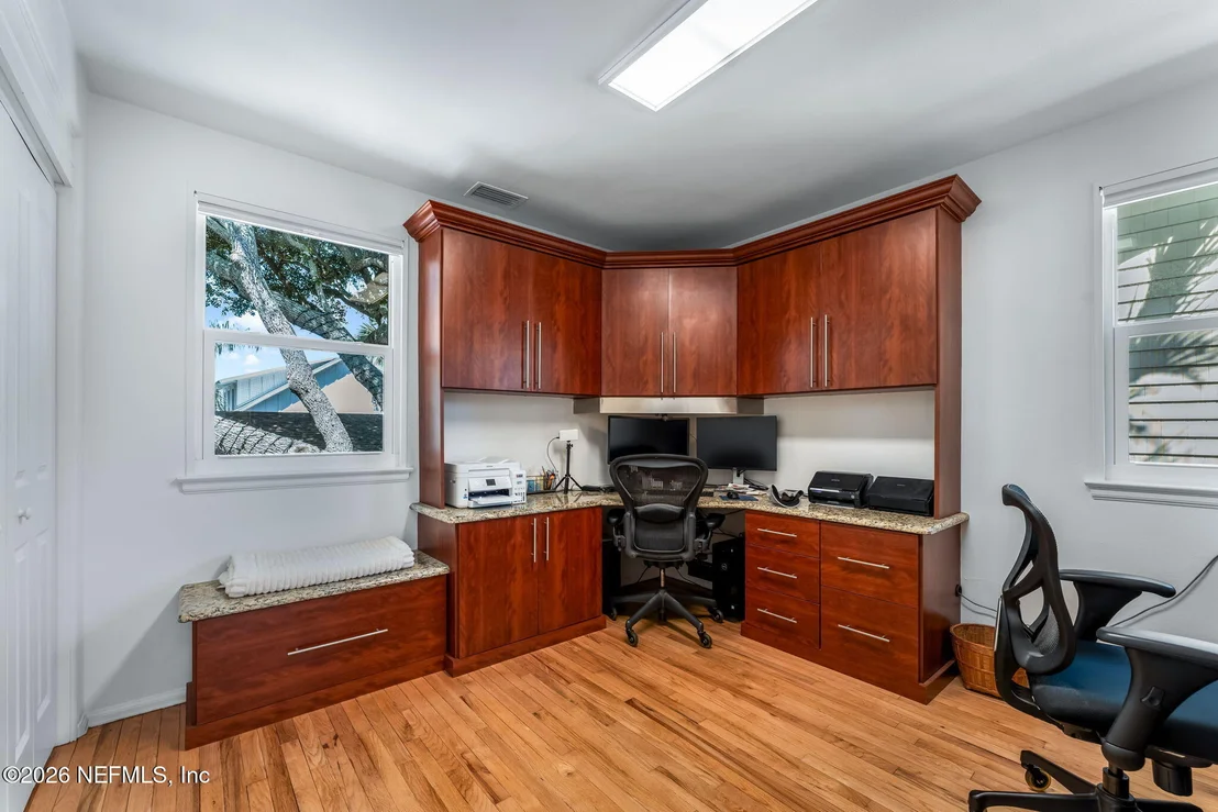 Photo of 1242 BEACH Avenue