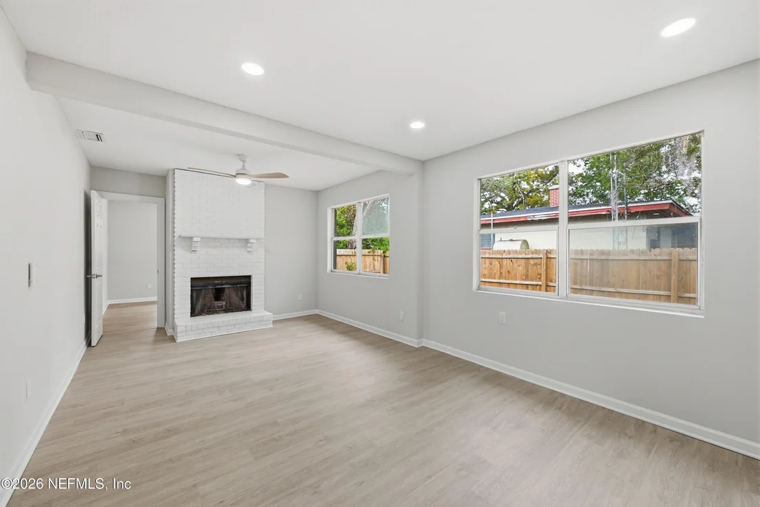 Photo of 6039 GLENN ROSE Drive