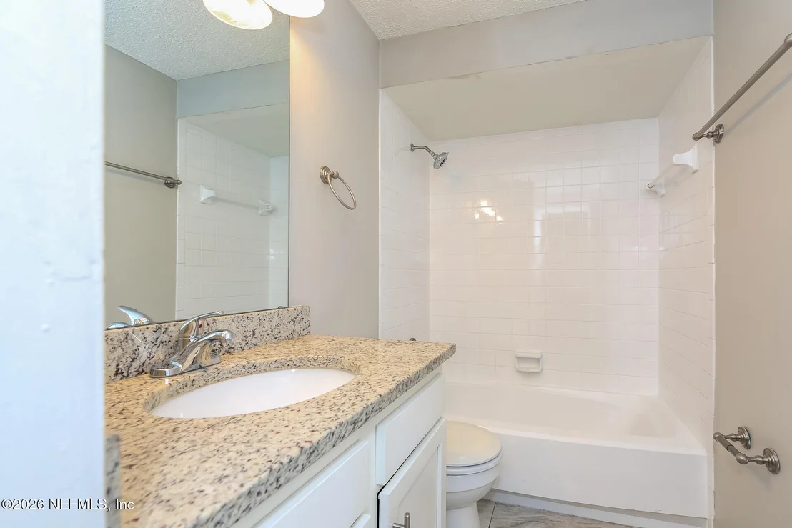 Photo of 2437 OAKVIEW Drive
