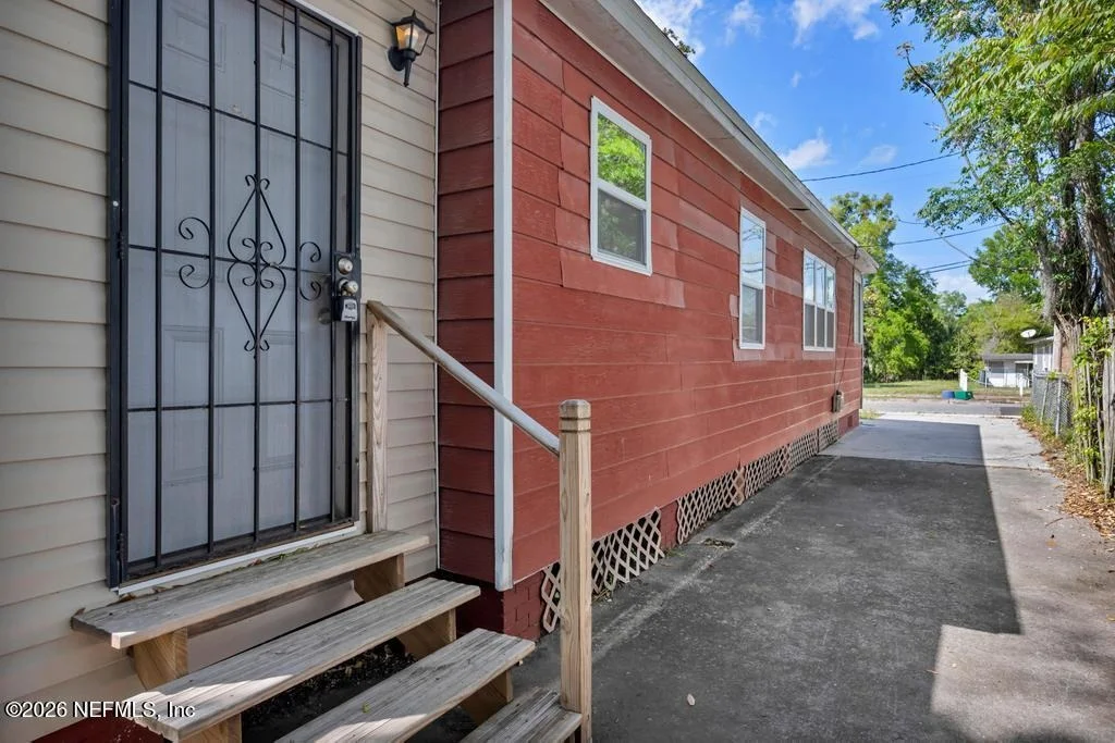 Photo of 2550 SUMMIT Street