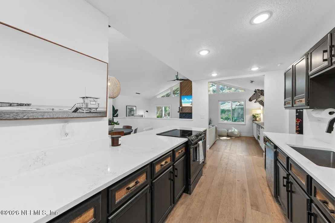 Photo of 1105 KINGS Road
