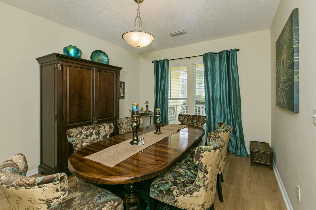 Photo of 941 Paradise Circle