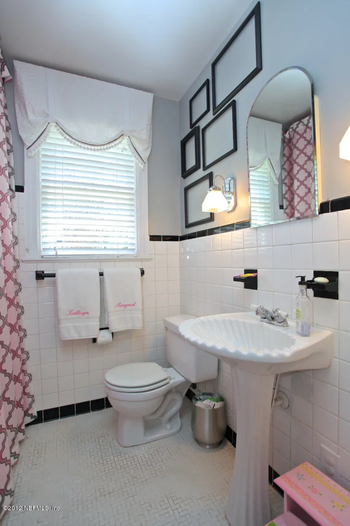 Photo of 1405 Mapleton Road