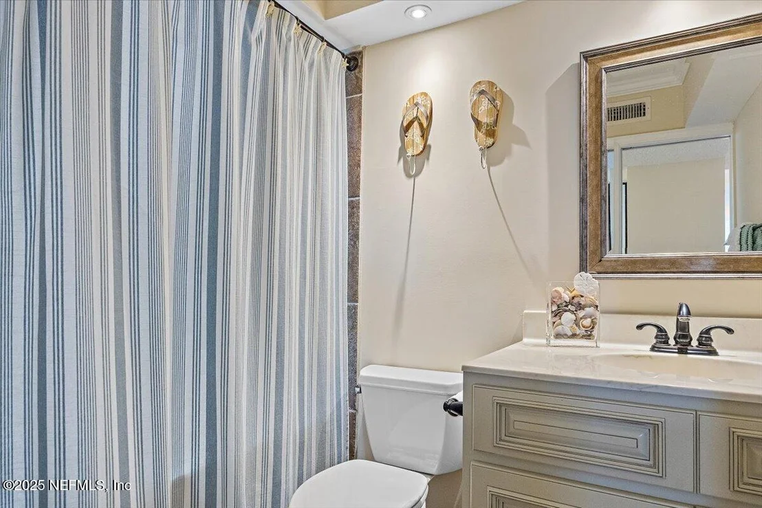 Photo of Unit 1010 at 1601 OCEAN Drive