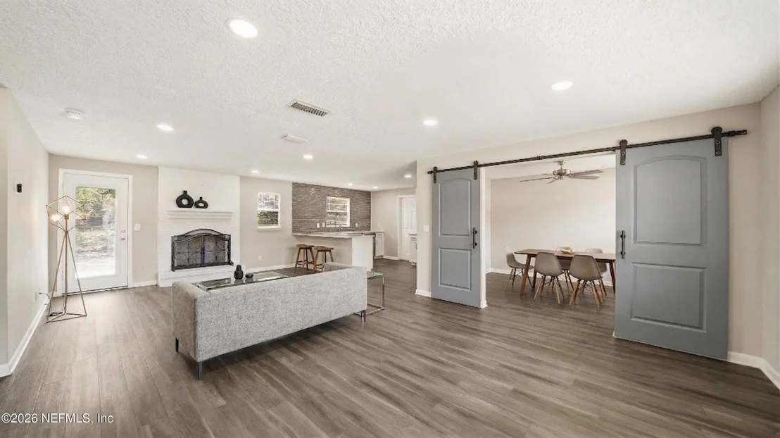 Photo of 586 MADEIRA Drive
