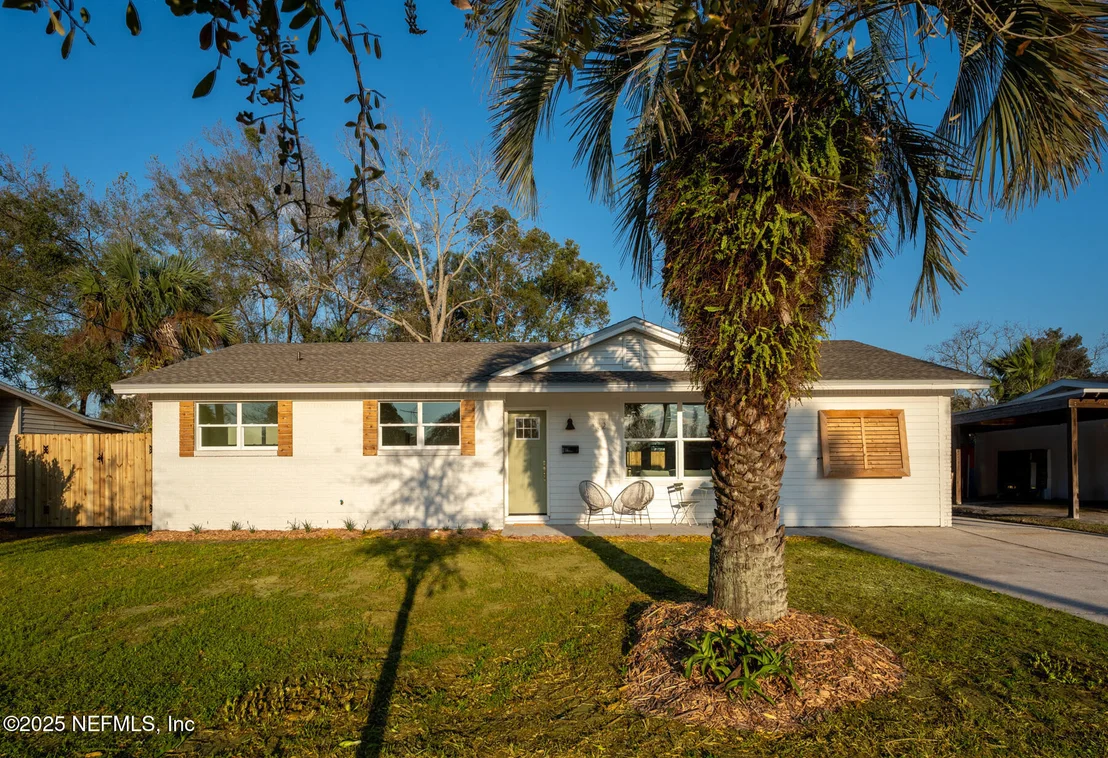 Photo of 423 ROYAL PALMS Drive