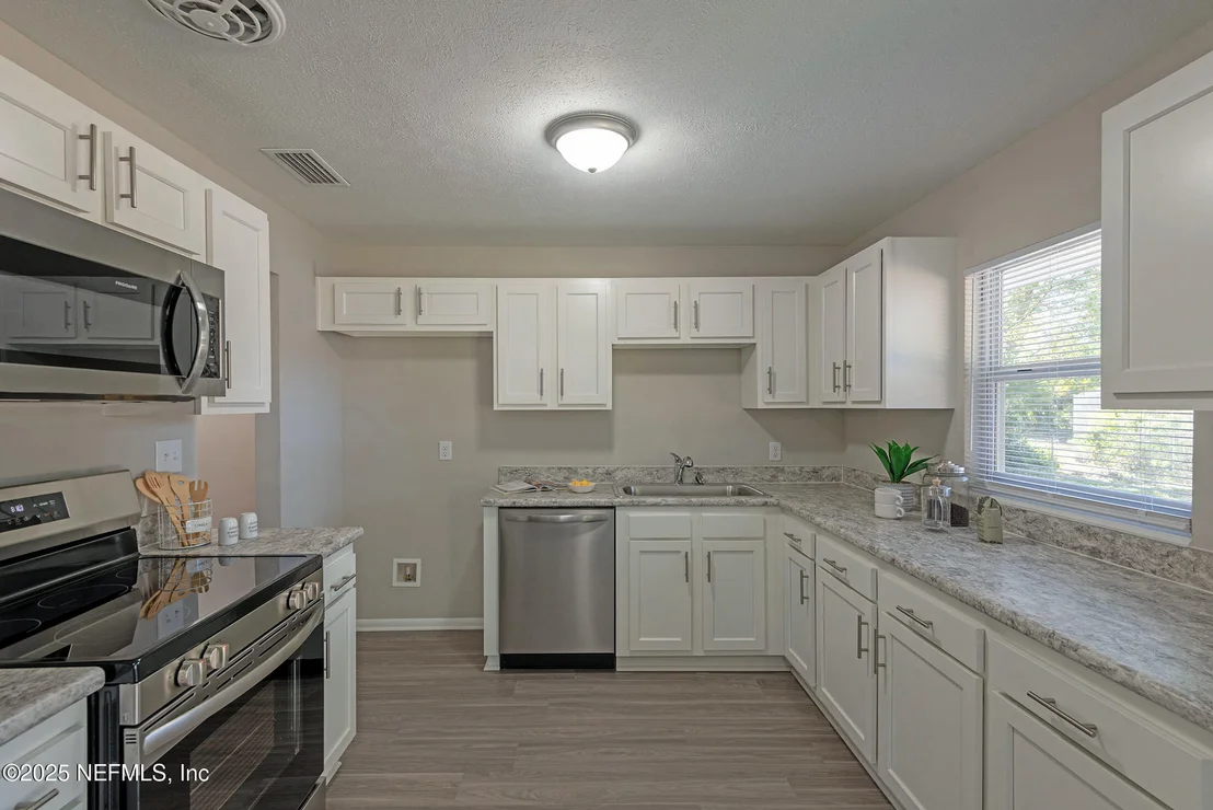 Photo of 2528 LANSDOWNE Drive
