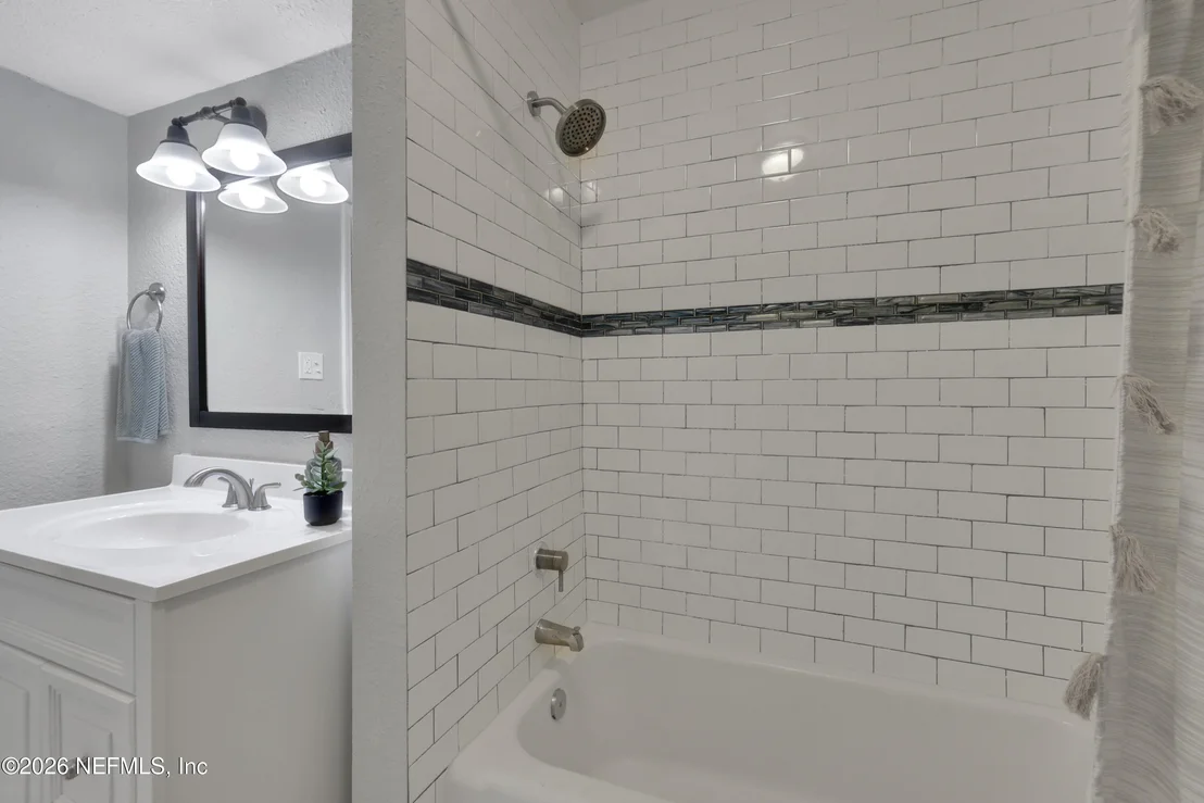 Photo of 5368 ROYCE Avenue