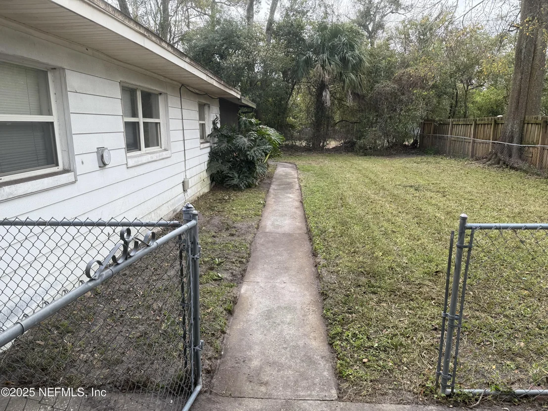 Photo of 7018 ARQUES Road