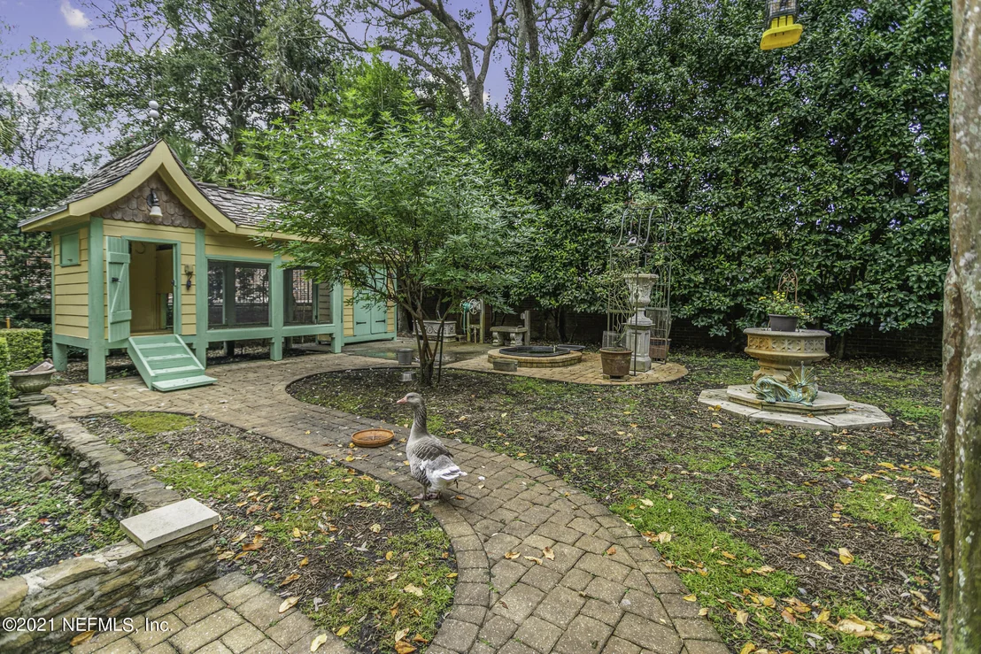 Photo of 927 ARBOR Lane