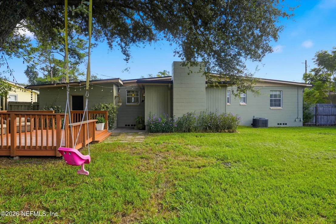 Photo of 2044 WEST Road