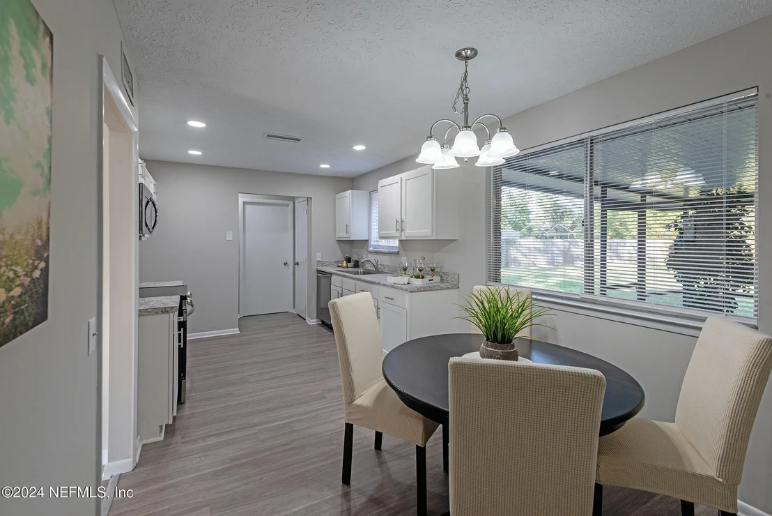 Photo of 7995 SARCEE Trail
