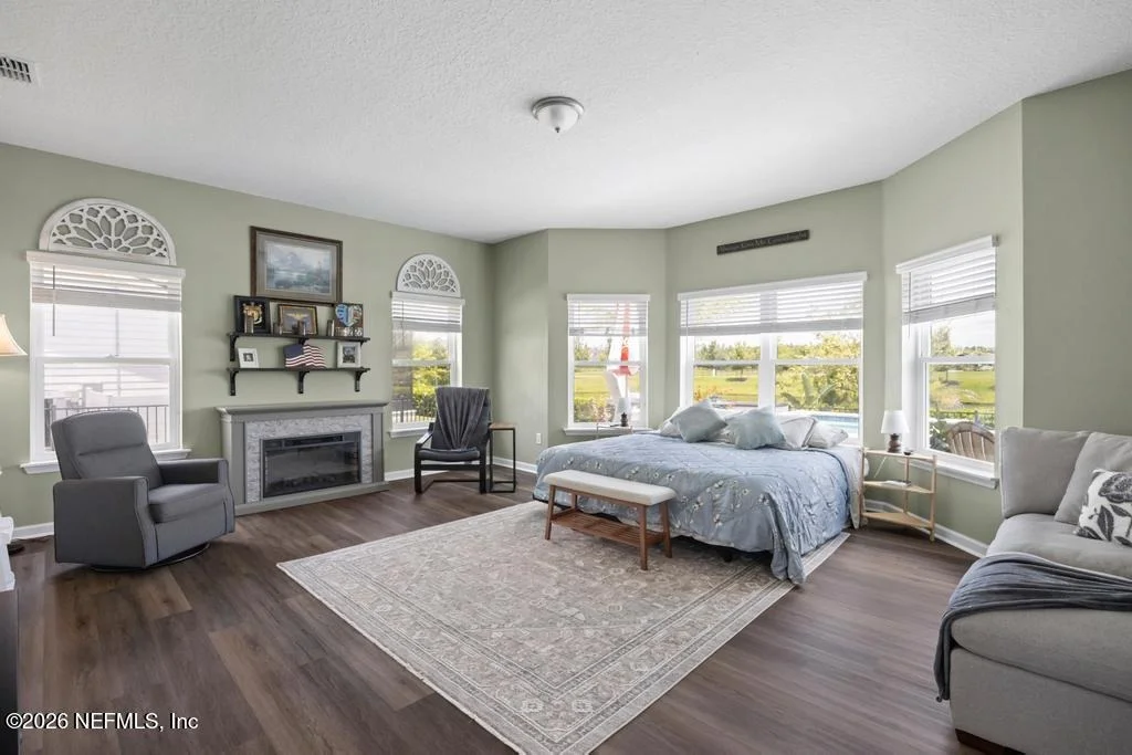 Photo of 45 LOMOND Court