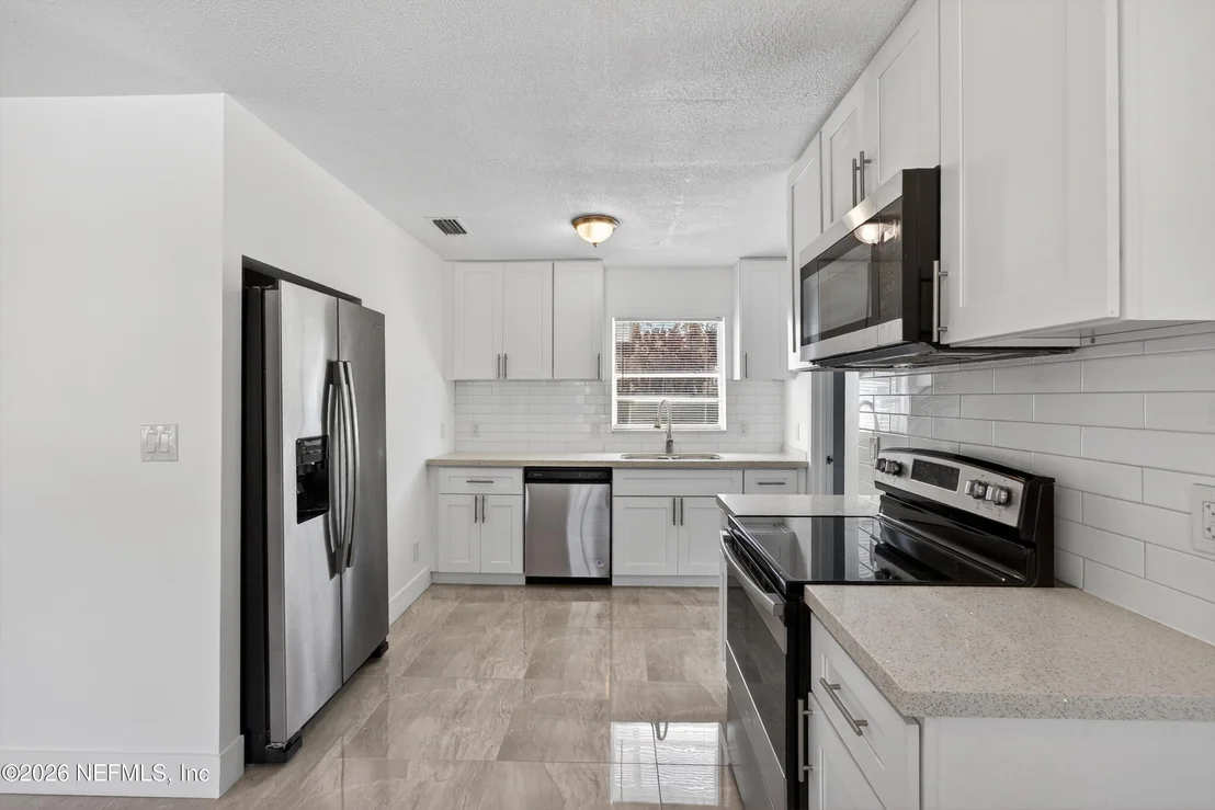 Photo of 217 CARVER Street W