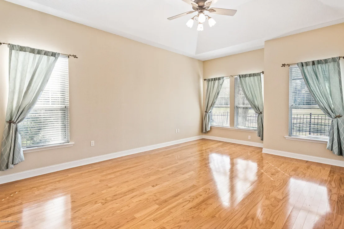 Photo of 821 EAGLE POINT Drive