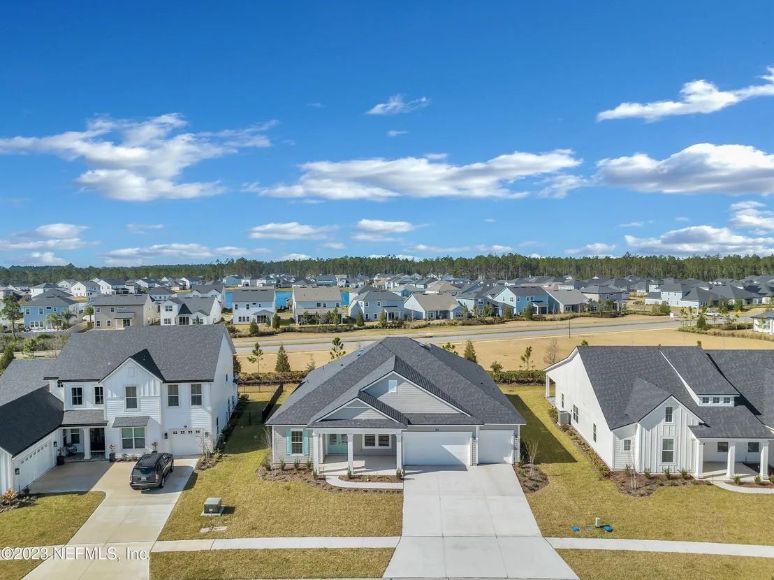 Photo of 162 LOMOND Court
