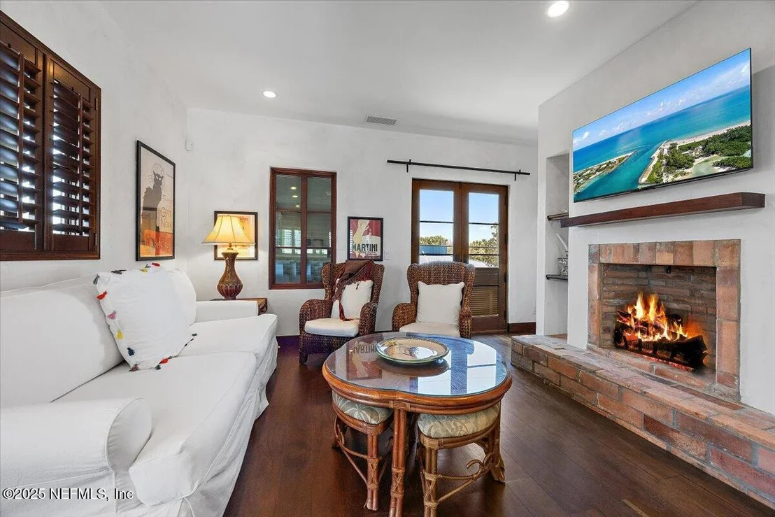 Photo of 1515 BEACH Avenue