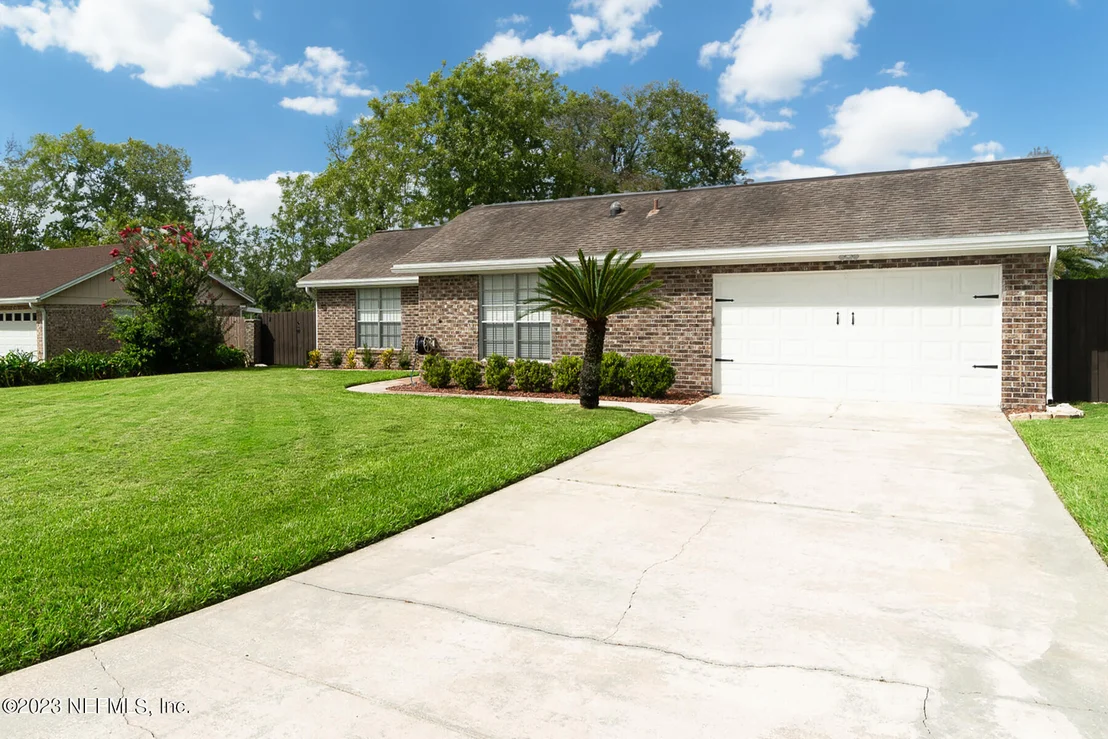 Photo of 1096 MEADOW Drive