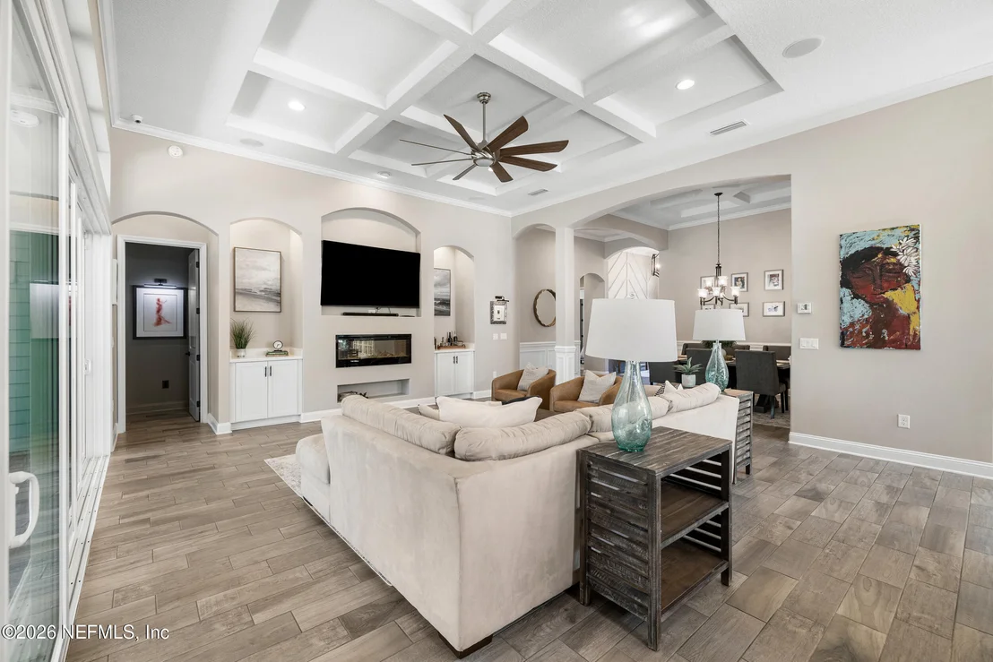 Photo of 447 GLENNEYRE Circle