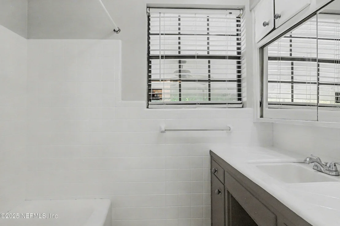 Photo of 2537 BUTTONWOOD Drive